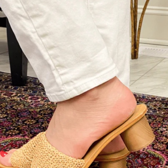 B.O.G Collective Women's Tan Raffia Slide Sandals
NWOT size 10 - Picture 3 of 5